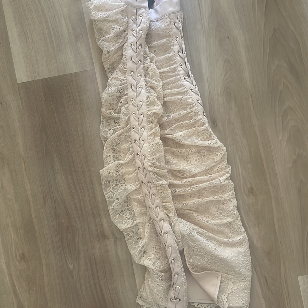 NWT Guess lace bodycon dress - Picture 4 of 5